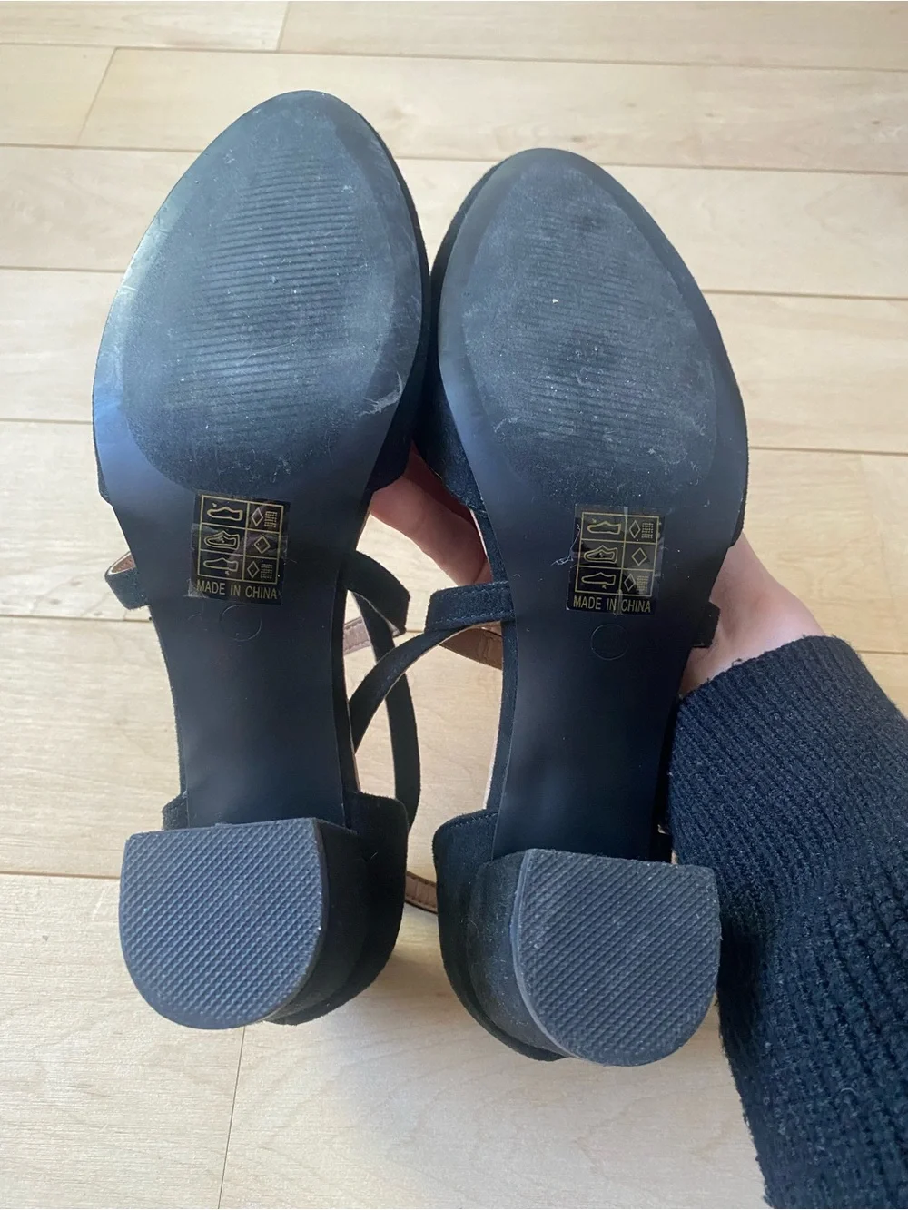 Journee Collection Fosters Black Suede Crisscross Block Heel Pump Size 9